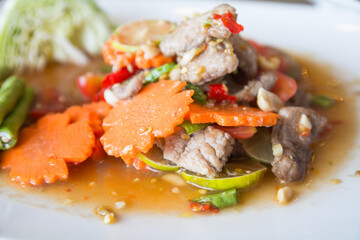 Steamed pork with spicy sauce and lemon