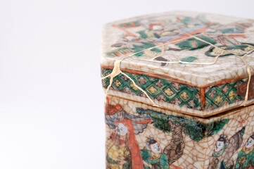 Chine kintsugi ceramic urn restored with real gold. Antique pottery kintsukuroi.