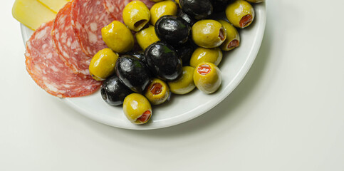 Set green and black olives with salami and cheddar cheese