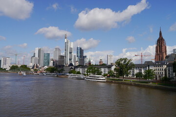 Fototapeta na wymiar Silhouette Wolkenkratzer Hochhäuser Frankfurt am Main