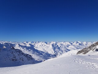 skiing in val thornes