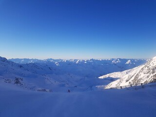 skiing in val thornes