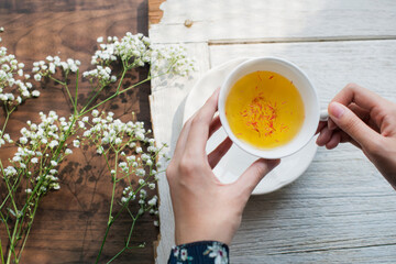 Aerial view of a hot safflower tea