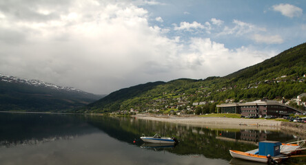 Miasto nad jeziorem © WGBN