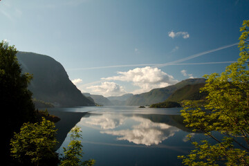 odbicie gór w wodzie © WGBN