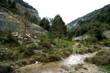 Ruta por los Canales del Dulla, en Quintanilla Valdebrones, Burgos