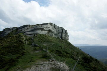 Ruta por los Canales del Dulla, en Quintanilla Valdebrones, Burgos