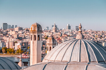 Fototapeta premium Panoramic cityscape of Istanbul from Suleymaniye Mosque overlooking the Golden Horn or Halic