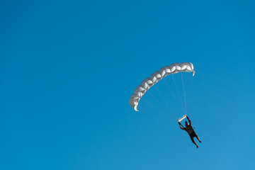 Sichere Landung am Reservefallschirm