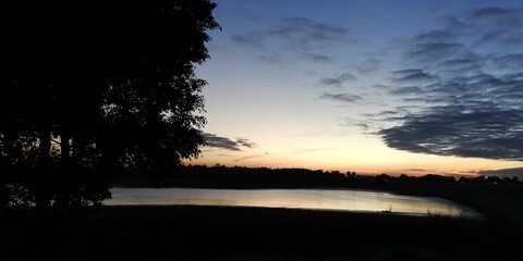 lago atardecer 