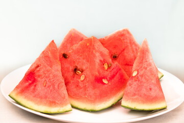 日本の夏の果物切り分けた赤いスイカ