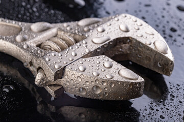 Wet hydraulic wrench for tightening pipes. Accessories for hydraulic technicians.