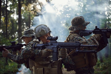 Fototapeta premium Soldier Woman as a Team Leader