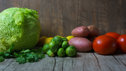 bodegón de coles de bruselas, y otras verduras 