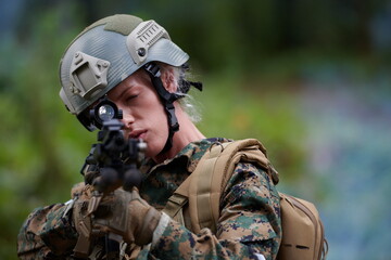 Fototapeta premium woman soldier