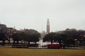 La torre en niebla