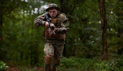 Fototapeta premium soldier in action