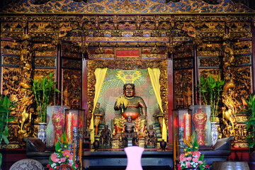 Fototapeta premium Taipei Taiwan - Dalongdong Baoan Temple golden buddha sculpture
