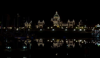 Fototapeta na wymiar British Columbia parliament at night 