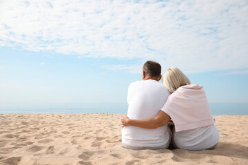 Fototapeta premium Mature couple spending time together on sea beach
