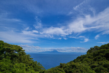 Fototapeta na wymiar 島根半島の最尖端の地蔵崎から大山(だいせん)方面眺望