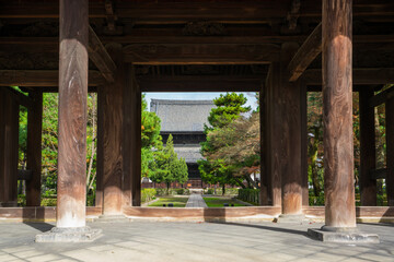 Fototapeta na wymiar 京都　建仁寺の三門