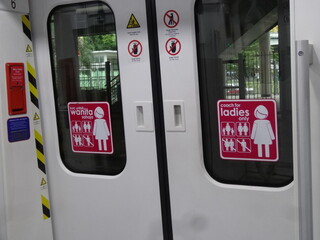 電車の女性専用車両ステッカー/Sticker of "ladies only" at train