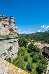 Obraz premium Le Barroux, village perché du Luberon en France.