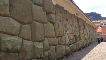 Fototapeta na wymiar The historic public square in the heart of Cusco.