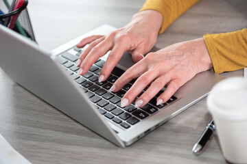Fototapeta na wymiar Female hands working on laptop