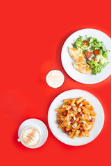 Pasta with chorizo, chicken with salad, beer and coffee.