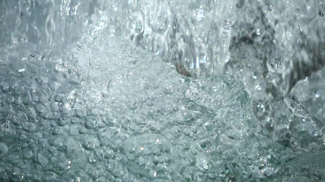 とめどなく溢れる水  水飛沫  水資源  接写  4K / Closeup of water fountain. Abstract aqua background. Rain. Water droplets splashing. 