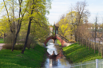 Cross the bridge to the pavilion over the Krestovy canal in the Alexander Park.