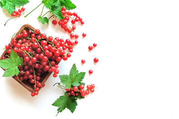 fresh red currant in a wooden bowl isolated on white background. summer harvest of vitamins. © yavdat