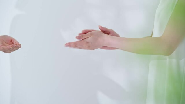 除菌スプレー・女性