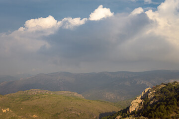 Nubes de tormenta en la sierra de Espadán, en la provincia de Castellón. Comunidad Valenciana. España. Europa