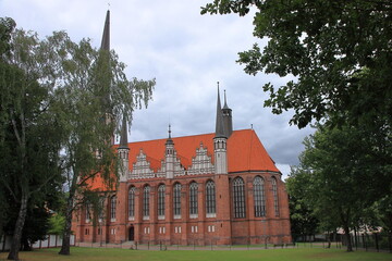 Gdańsk (Polska) - neogotycki Kościół parafialny Matki Bożej Królowej Korony Polskiej, wybudowany w 1920 roku. © Dariusz Skoczeń
