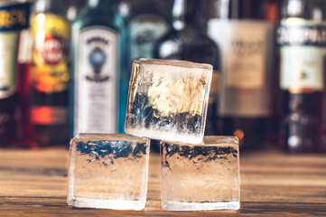 Crystal clear ice cubes