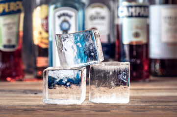 Crystal clear ice cubes