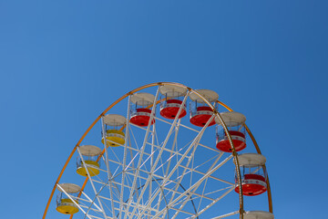 Giant ferris wheel with chairs, metallic structure