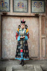 Fototapeta na wymiar mongolian lady in traditional clothing