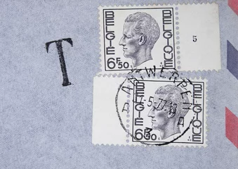 Fototapeten vintage retro briefmarke stamp alt old letter post mail brief gestempelt used belgien Belgique Profil Gesicht Mann man antwerpen blau luftpost © Spatzenballet