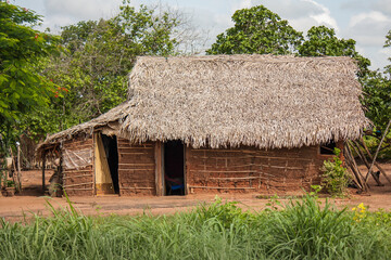 Fototapeta na wymiar Typical mud house of the poor regions of the countryside of Brazil