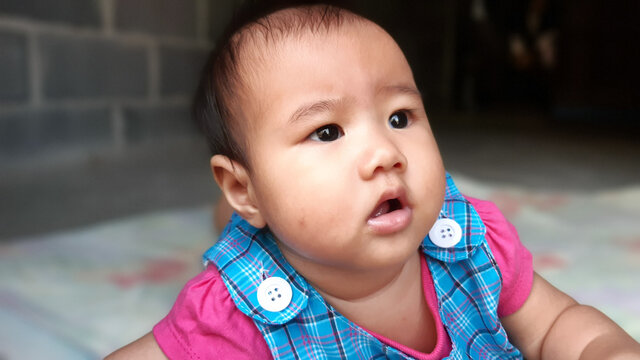  The Portrait Asian Baby Big Eyes And Red Cheeks 