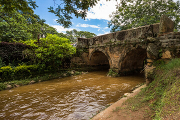 Fototapeta na wymiar Stone bridge over Rio das Mortes, built in 1703 in Tiradentes - Minas Gerais, Brazil