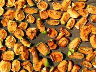 Suszone owoce na desce