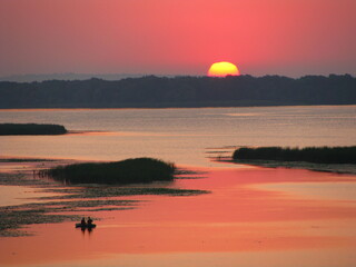 Wschód słońca nad rzeką Dniepr, Ukraina