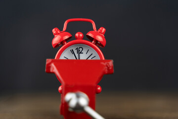 clock alarm on the clamp, the concept of shortage and compressed time