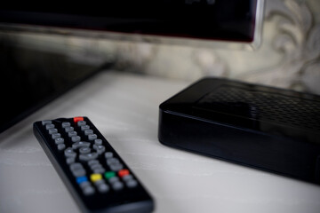 TV set-top box remote and TV, depending on the TV