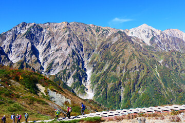 中部山岳国立公園、秋の八方尾根。白馬、長野、日本。10月上旬。